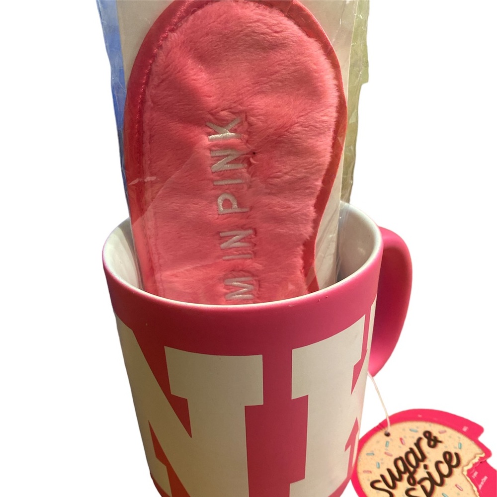 PINK mug, large with eye mask - NlA old collection. Small knick from storage